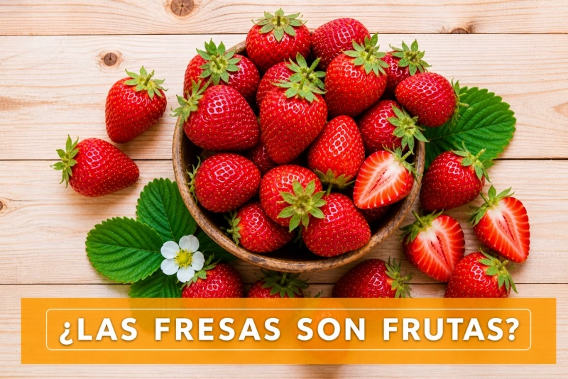 Fresas frescas y jugosas sobre fondo de madera clara